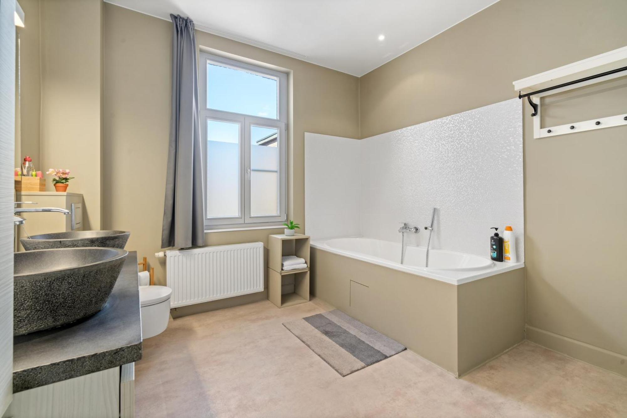 Spacious Guest Suites Near Historic Market - 5 Min Walk Brugge Buitenkant foto