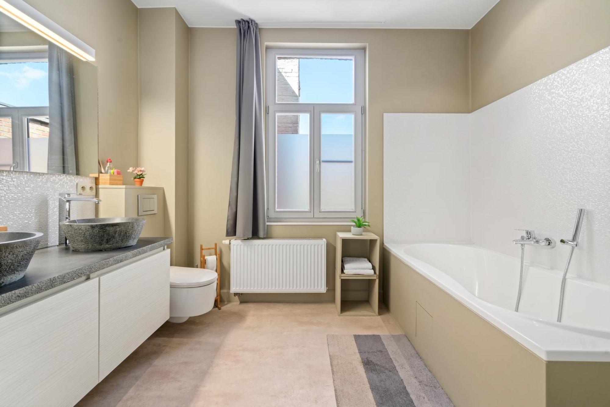 Spacious Guest Suites Near Historic Market - 5 Min Walk Brugge Buitenkant foto